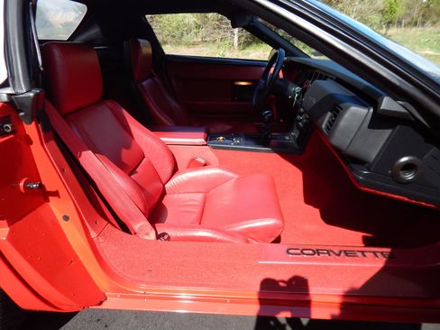 Used 1988 Chevrolet Corvette Convertible RWD image 14