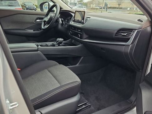 Used 2023 Nissan Rogue SV image 14