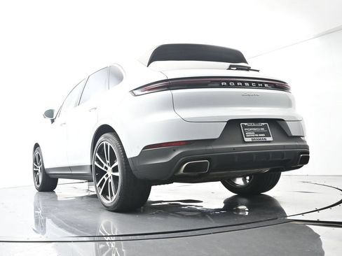 Certified 2024 Porsche Cayenne AWD/4WD image 47