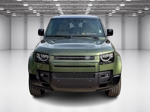 New 2026 Land Rover Defender 130 X-Dynamic SE image 8