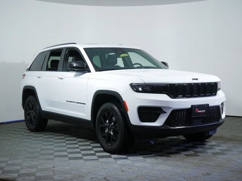 Used 2024 Jeep Grand Cherokee Altitude AWD/4WD image 1
