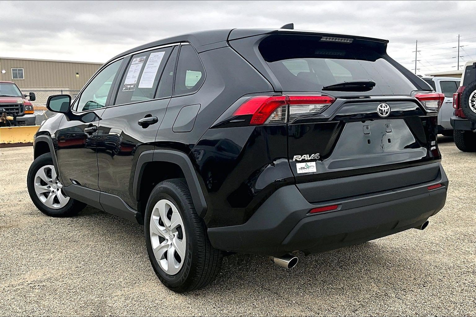 Used 2025 Toyota RAV4 LE AWD/4WD image 6