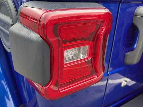 Used 2019 Jeep Wrangler Unlimited Rubicon AWD/4WD image 11