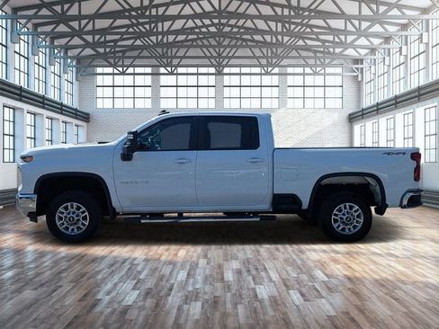 Used 2024 Chevrolet Silverado 2500 LT AWD/4WD image 6