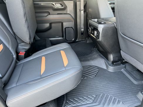 Used 2025 GMC Sierra 1500 AT4 w/ AT4 Premium Package AWD/4WD image 19