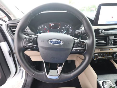 Used 2022 Ford Escape SEL FWD image 17