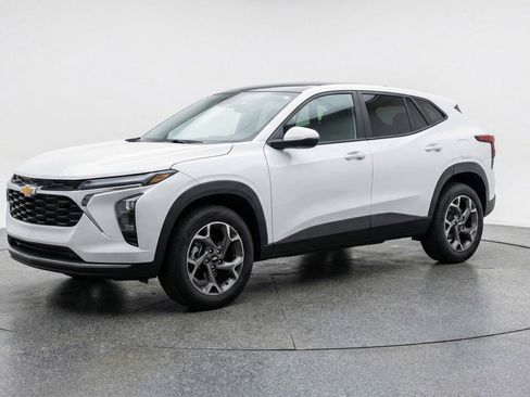 Used 2025 Chevrolet Trax LT image 3