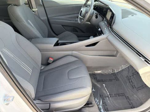 Certified 2025 Hyundai Elantra SEL image 19