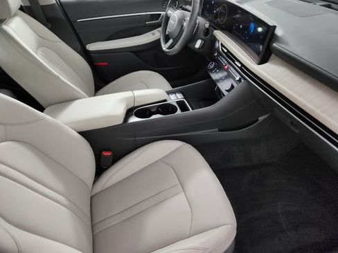 Certified 2025 Hyundai Sonata Limited FWD image 14