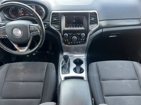 Used 2019 Jeep Grand Cherokee Laredo image 13