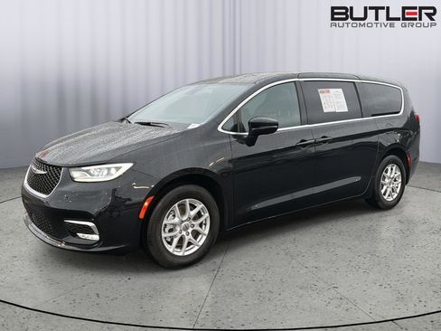 Used 2025 Chrysler Pacifica Select FWD image 1