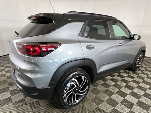 Used 2025 Chevrolet TrailBlazer RS w/ Convenience Package FWD image 3