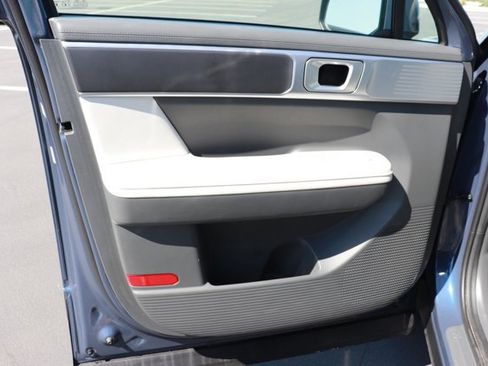 Used 2025 Hyundai Santa Fe SEL AWD/4WD image 8