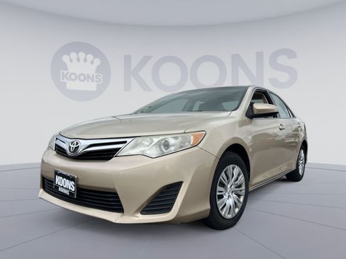 Used 2012 Toyota Camry LE FWD image 1