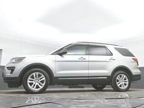 Used 2019 Ford Explorer XLT AWD/4WD image 45