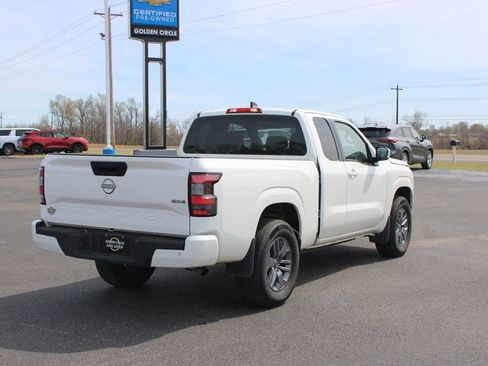 Used 2025 Nissan Frontier SV image 9