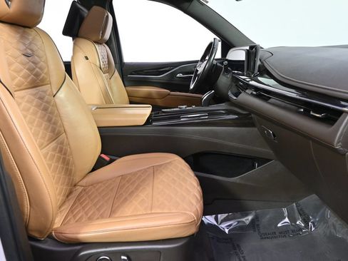 Used 2021 Cadillac Escalade Premium Luxury w/ Driver Assist Tech Package AWD/4WD image 16
