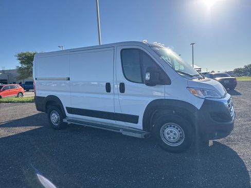 Used 2025 RAM ProMaster 2500 w/ U-Haul Equipment Group image 4