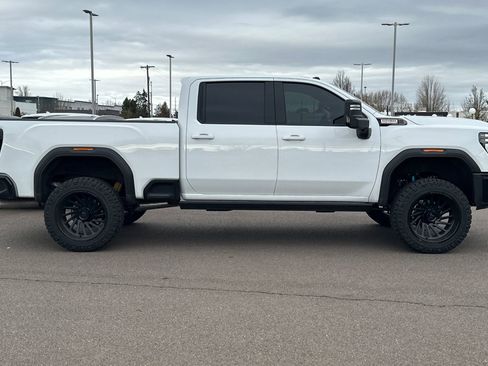 Used 2026 GMC Sierra 2500 AT4X image 3