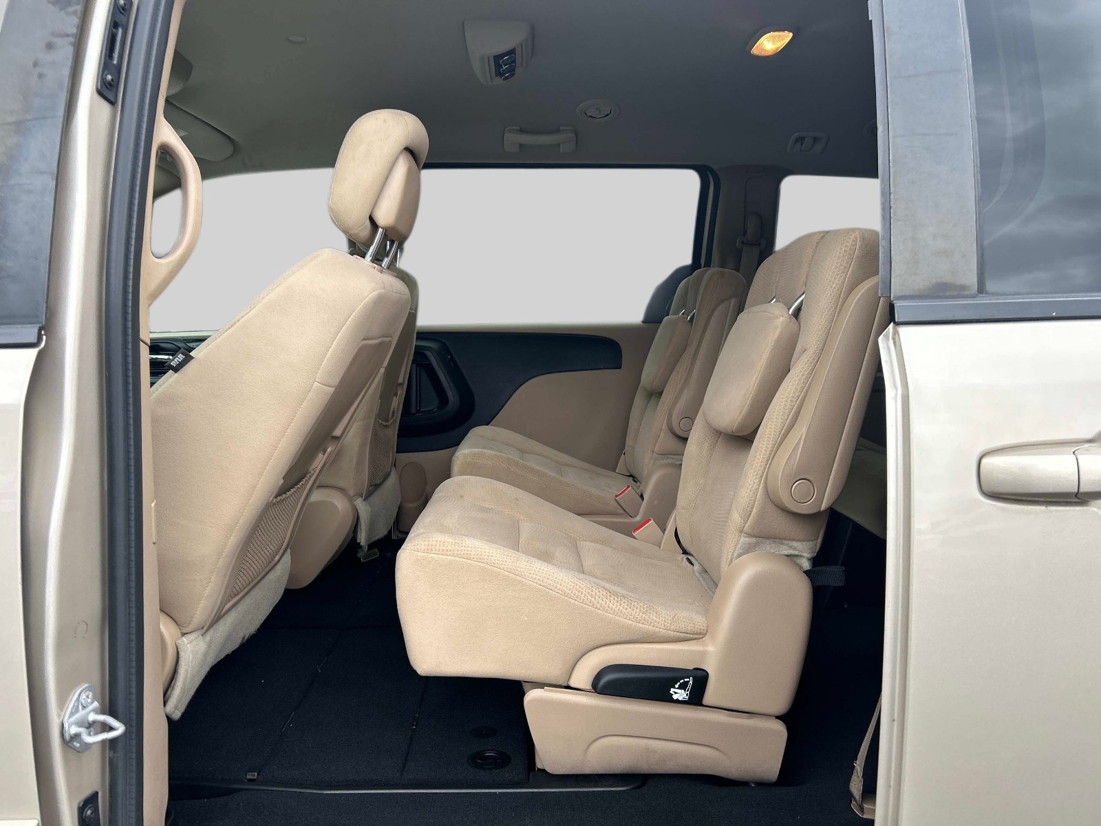 Used 2014 Dodge Grand Caravan SXT FWD image 16
