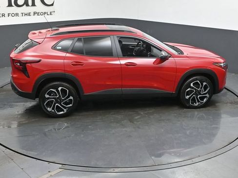 New 2026 Chevrolet Trax RS w/ Sunroof Package FWD image 17