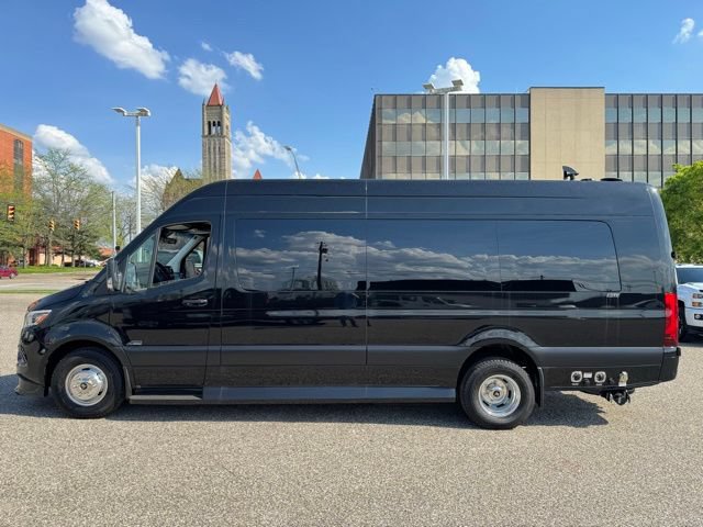 Used 2024 Mercedes-Benz Sprinter 3500 image 3