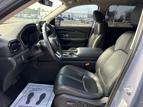 Certified 2023 Honda Pilot Touring image 12