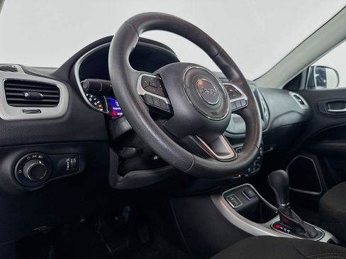 Used 2020 Jeep Compass Sport image 31