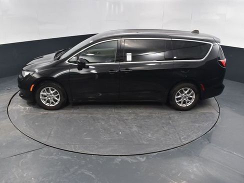 Used 2023 Chrysler Voyager LX FWD image 44