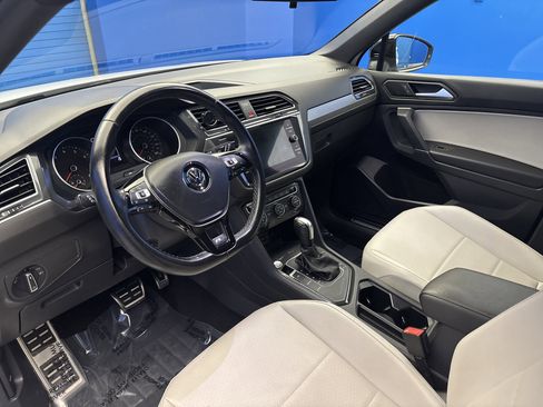 Used 2020 Volkswagen Tiguan SE R-Line FWD image 11