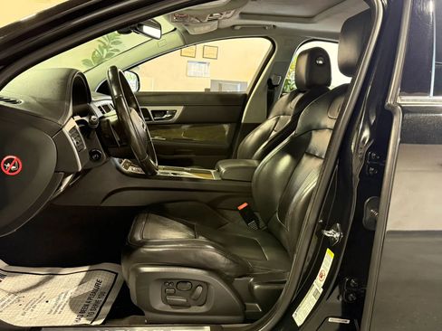 Used 2014 Jaguar XF R RWD image 9