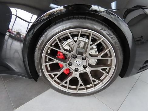 Used 2022 Porsche 911 Carrera 4 AWD/4WD image 18