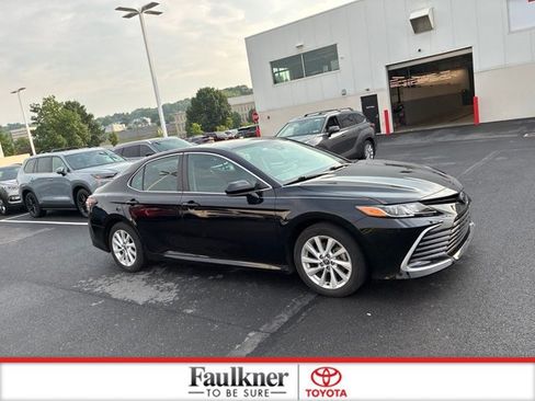 Used 2023 Toyota Camry LE FWD image 3