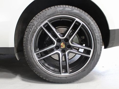 Used 2021 Porsche Macan image 19