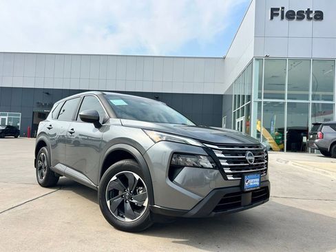 Used 2024 Nissan Rogue SV image 1