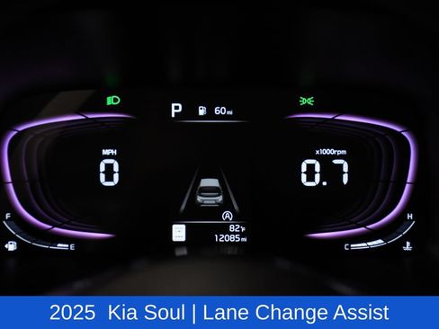 Used 2025 Kia Soul LX w/ LX Technology Package FWD image 17