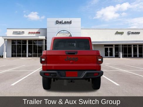 Used 2025 Jeep Gladiator Sport AWD/4WD image 8