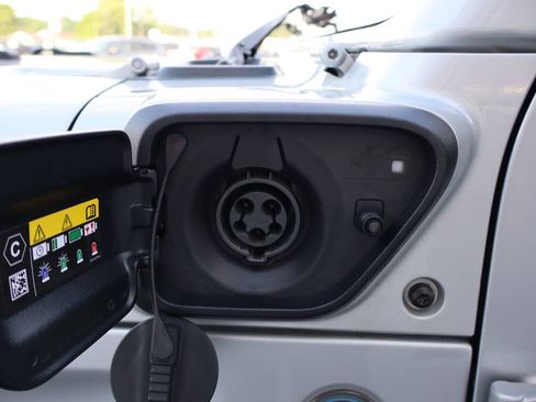 Used 2023 Jeep Wrangler Unlimited w/ Cold Weather Group AWD/4WD image 7