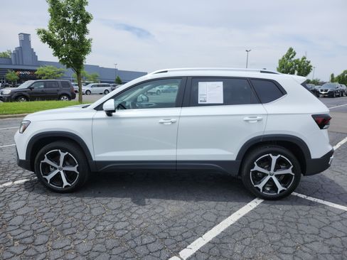Used 2026 Volkswagen Taos SEL AWD/4WD image 17