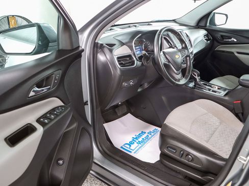 Used 2023 Chevrolet Equinox LT image 3