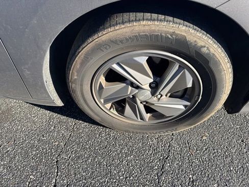 Used 2024 Hyundai Elantra SE image 9