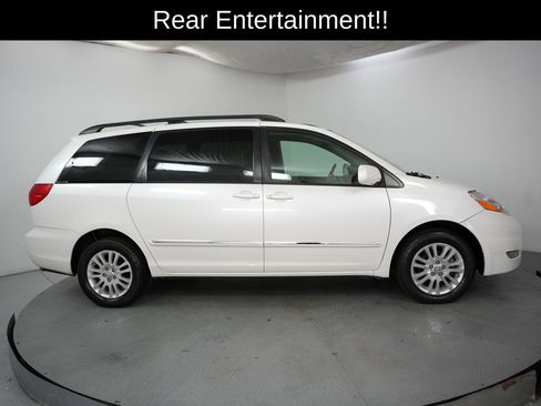 Used 2010 Toyota Sienna XLE Limited image 5