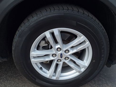 Used 2024 Ford Explorer XLT w/ Equipment Group 202A AWD/4WD image 35