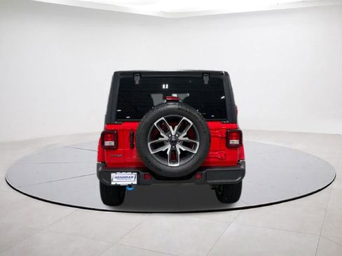 Used 2024 Jeep Wrangler Unlimited w/ Convenience Group AWD/4WD image 5