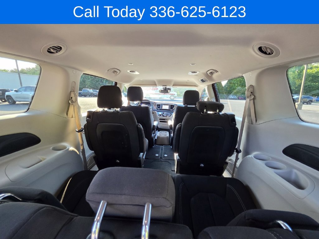 Used 2023 Chrysler Voyager LX FWD image 34