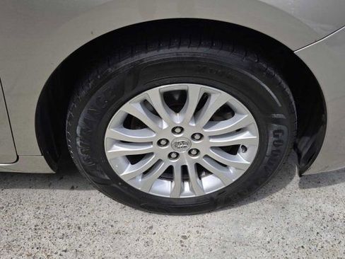 Used 2017 Toyota Sienna XLE Premium FWD image 13