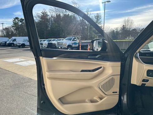 Used 2022 Jeep Grand Cherokee L Limited image 28