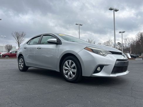 Used 2015 Toyota Corolla LE image 3