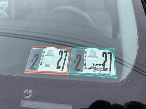 Used 2012 Nissan Versa SV image 19