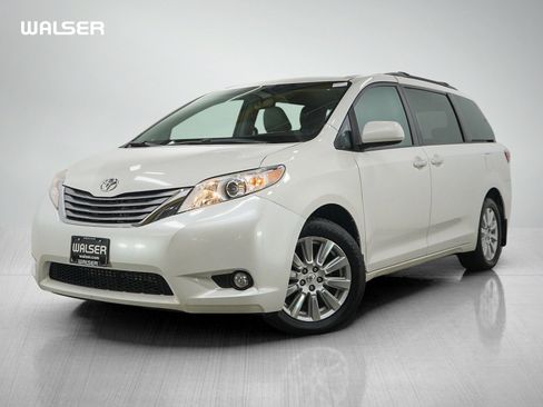 Used 2017 Toyota Sienna XLE w/ XLE Navigation Package AWD/4WD image 1